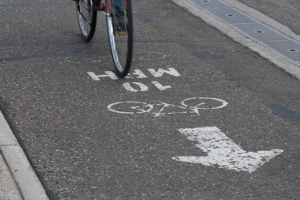 Mph Segnaletica Direzione Pista Ciclabile Dipinta Strada Strada Urbana Bicicletta — Foto Stock
