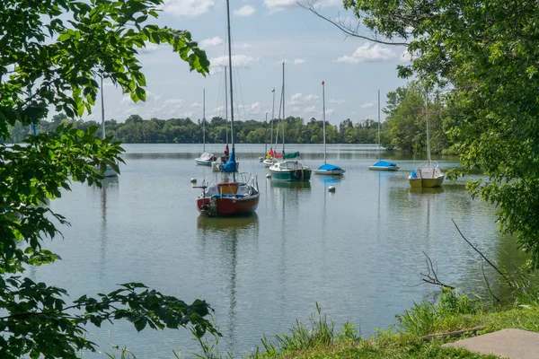 Coastal View Sailboats Moored Lake Side Park Beautiful Summer Day — Stock Photo, Image