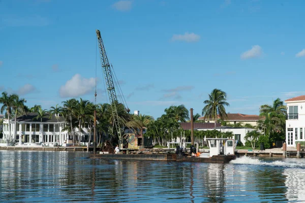 Bouw Kraan Water Barge Zeilen Innerlijke Kust Binnenwateren Rivier Tijdens — Stockfoto