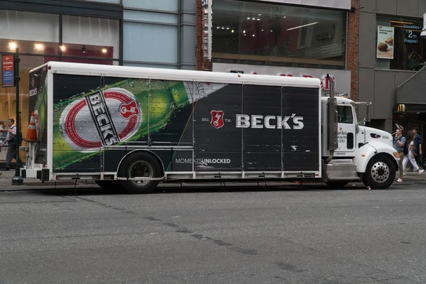 Nueva York Circa 2019 Becks Cerveza Bebida Alcohólica Camión Reparto — Foto de Stock