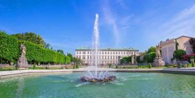 Salzburg Avusturya Mirabell bahçesinde çeşme