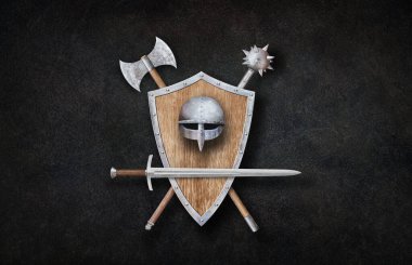 Viking kılıç spreyi balta miğferi ve arka planda tahta kalkan.