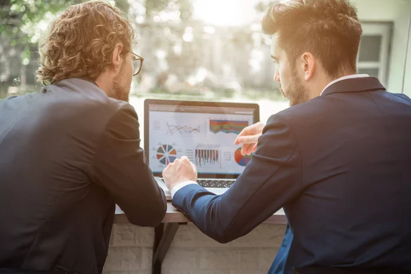 Empresários Discutindo Sobre Startup Novo Projeto Conceito Negócios Trabalhadores Tema — Fotografia de Stock