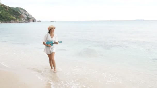 Krásy Asijských Žena Hraje Ukulele Pláži Životním Stylu Pojetí Letní — Stock video