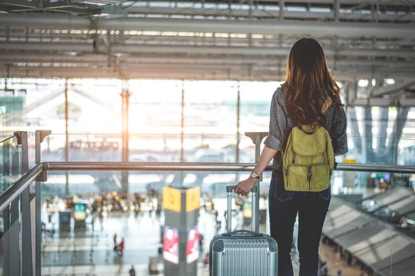 Belleza Turistas Femeninos Espera Vuelo Para Despegar Aeropuerto Concepto Personas — Foto de Stock