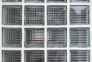 Fayans dekor cam pencere. İç dekorasyon konsepti