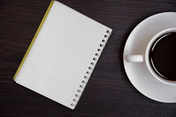 Vista Superior Taza Café Cuaderno Blanco Para Memorándum Sobre Fondo — Foto de Stock
