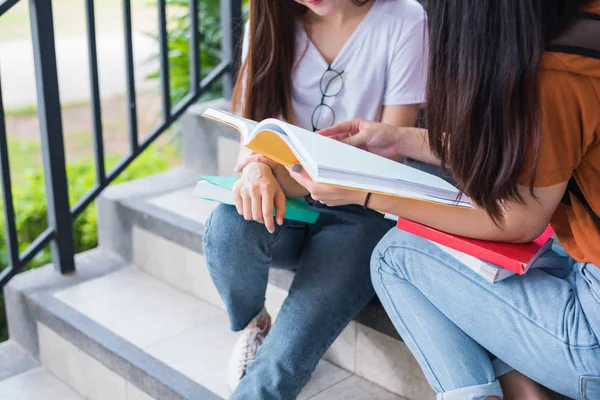 Close Two Asian Beauty Girls Reading Tutoring Books Final Examination — Stock Photo, Image