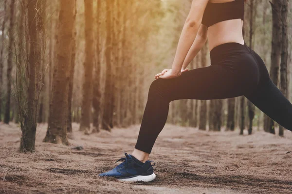 Close Van Onderlichaam Van Vrouw Doen Yoga Benen Rekken Voordat — Stockfoto