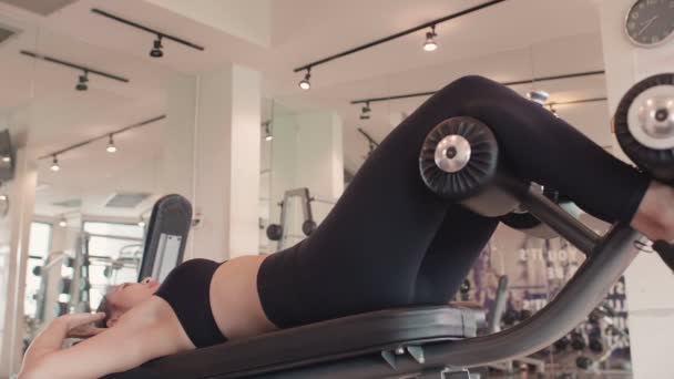 Beelden Van Mooie Aziatische Vrouw Training Gym — Stockvideo