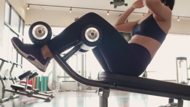 Material Archivo Hermosa Mujer Asiática Entrenamiento Gimnasio — Vídeos de Stock