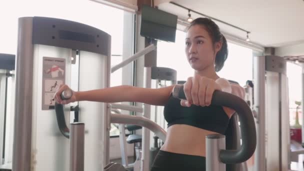 Mooie Aziatische Vrouw Training Gym — Stockvideo