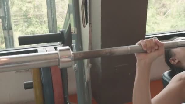 Mooie Aziatische Vrouw Training Gym — Stockvideo