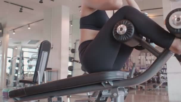 Beautiful Asian Woman Training Gym — Stock Video