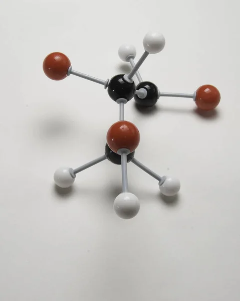 Kırmızı Uyumak Atomlar Belirtmek Için Siyah Topları Ile Kimyasal Modeli — Stok fotoğraf