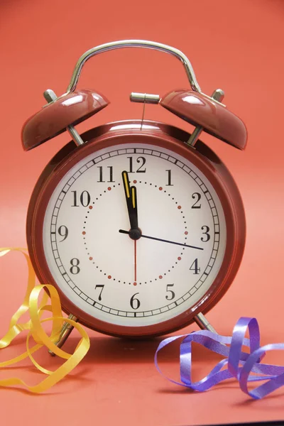 Relógio Alarme Vermelho Fita Para Ocasiões Férias — Fotografia de Stock