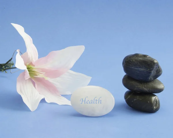 Peaceful setting with floral and rocks to illustrate health — Stock Photo, Image