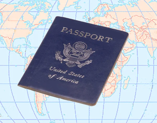 Passaporto Con Mappa Del Mondo Mostrare Gioia Eccitazione Del Viaggio — Foto Stock