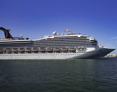 Canaveral Liberty, Cape Canaveral'dan ayrılıyor. Florida.