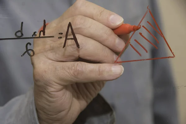 Matemático está demonstrando como é fácil determinar o ar — Fotografia de Stock