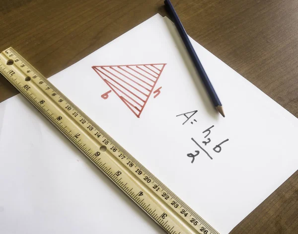 Формула определения площади эквилатерального треугольника — стоковое фото