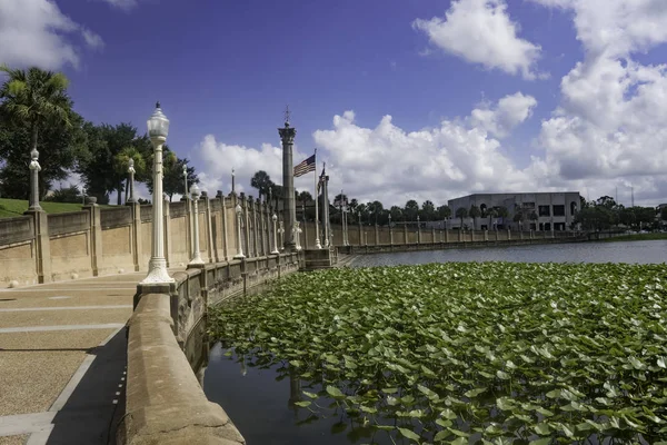 Lake Mirror em Lakeland Florida oferece um ambiente tranquilo em — Fotografia de Stock