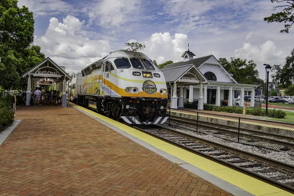 Commuter rail service for Winter Park , Florida . Train station — Stock Photo, Image