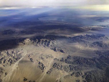 Güney Kaliforniya'daki güzel Santa Ana Sıradağları'nın havadan çekilmiş fotoğrafı