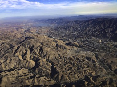 Güney Kaliforniya'daki güzel Santa Ana Sıradağları'nın havadan çekilmiş fotoğrafı