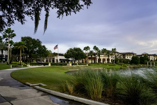 Baldwin Park área um bairro residencial exclusivo durante a manhã — Fotografia de Stock