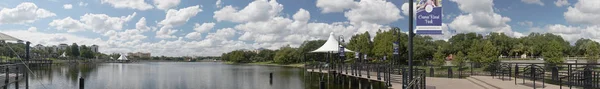 Belo Uptown Park e Lagos em Altamonte Springs Florida sagacidade — Fotografia de Stock