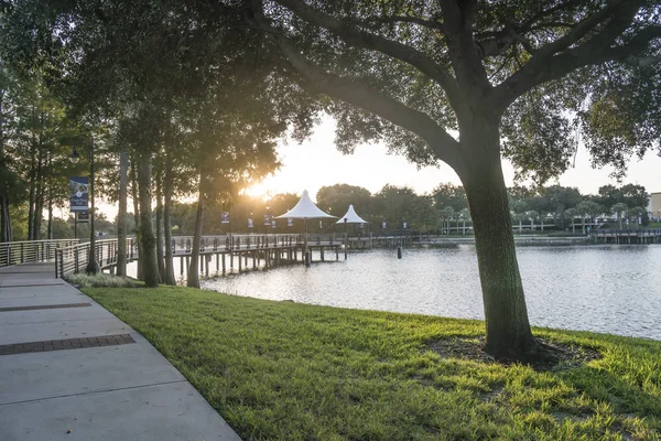 Piękny Uptown Park i jeziora w Altamonte Springs Florida dowcip — Zdjęcie stockowe