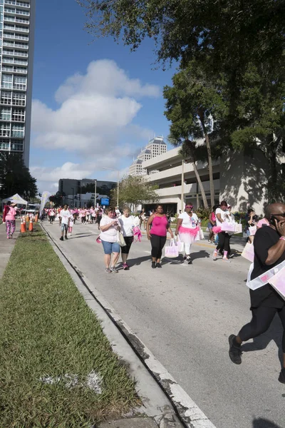 미국 암 협회, 유방암 마라톤 후원 — 스톡 사진