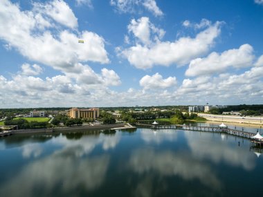Altamonte Springs Eğlence Parkı 5 Ağustos 2020 'de bir yaz sabahı