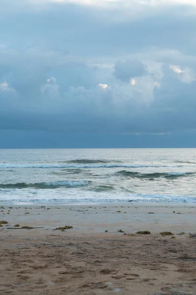 Solopgang Ved Ormond Beach Florida Som Storm Nærmer Sig Kysten - Stock-foto