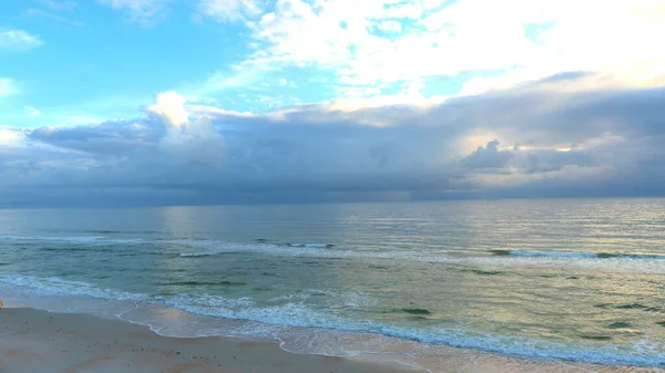 Ανατολή Ηλίου Στο Ormond Beach Φλόριντα Όπως Μια Καταιγίδα Πλησιάζει — Φωτογραφία Αρχείου