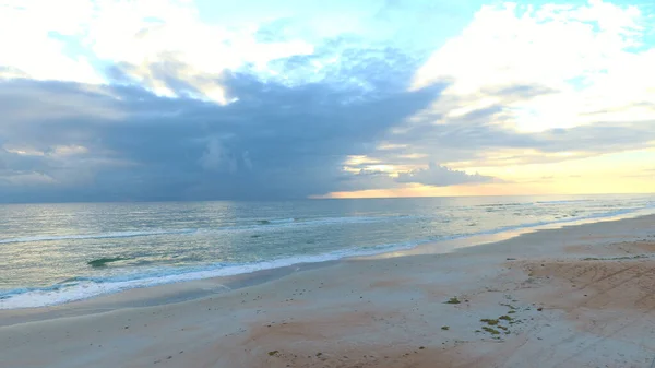 Soluppgång Vid Ormond Beach Florida Som Storm Närmar Sig Kusten — Stockfoto