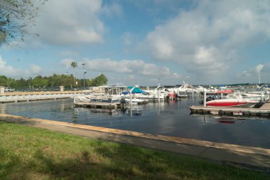 Tohopekaliga Gölü, Osceola İlçesi, St Cloud Florida 'da sabah.