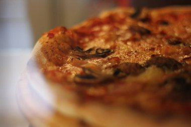 küçük Bistro satan pizza, makarna, kafe, asma İtalyan