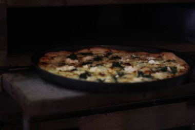 küçük Bistro satan pizza, makarna, kafe, asma İtalyan