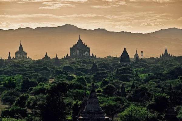 Coucher Soleil Sombre Avec Des Temples Anciens Bagan Myanmar Birmanie — Photo