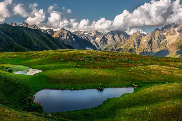 Τοπίο Βουνά Και Εκτός Δρόμου Αυτοκίνητο Svaneti Εθνικό Πάρκο Χώρα — Φωτογραφία Αρχείου