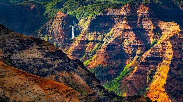 Dettaglio Paesaggistico Bellissime Scogliere Colorate Del Canyon Waimea Cascata Waipoo — Foto Stock