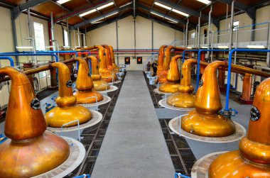 Dufftown, Amerika Birleşik Devletleri - 5 Eylül 2013: pot fotoğraf ile iç Glenfiddich damıtım salonu