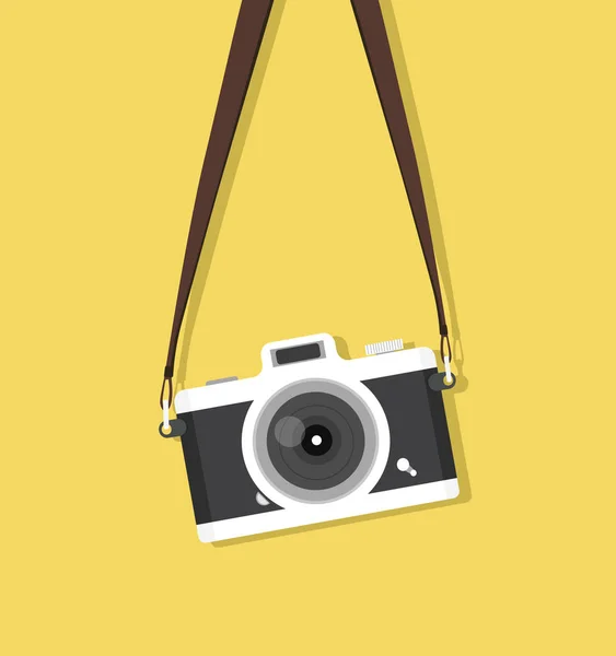 Appeso Fotocamera Vintage Con Cinturino Sfondo Giallo — Vettoriale Stock