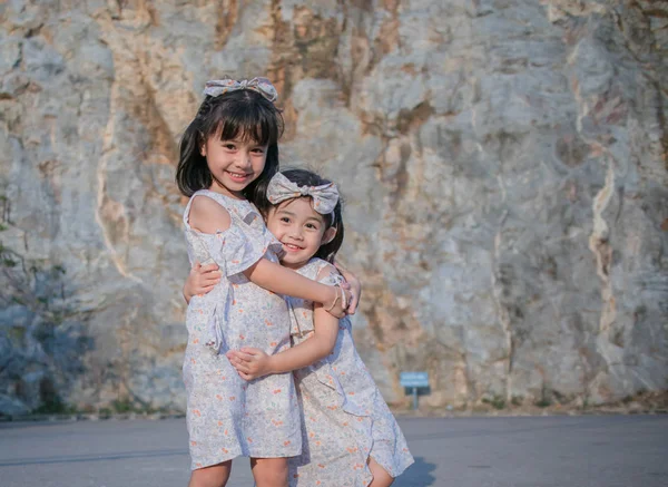 Two Little Child Girls Hugging — Stock Photo, Image