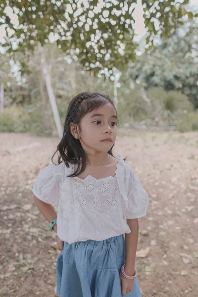 Retrato Niña Aire Libre — Foto de Stock