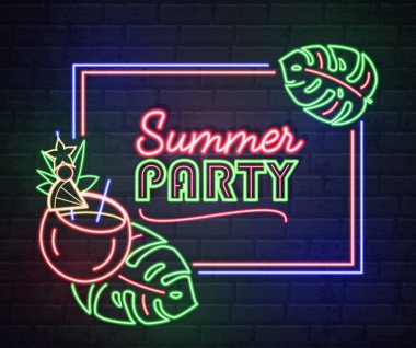 Kokteyl ve floresan tropik yaprakları ile Neon işareti yaz partisi. Vintage elektrikli tabela.