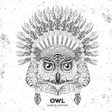 Hint tüyü başlıklı hippi kuş baykuşu. Kuş baykuşunun el çizimi Ağzı