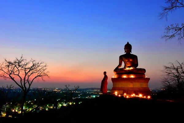 Gran Estatua Buda Fue Construido Una Colina Alta Hecho Cielo — Foto de Stock
